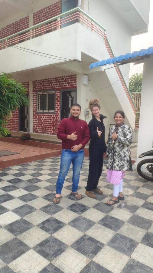 Fulgulab Lawns And Farm stay