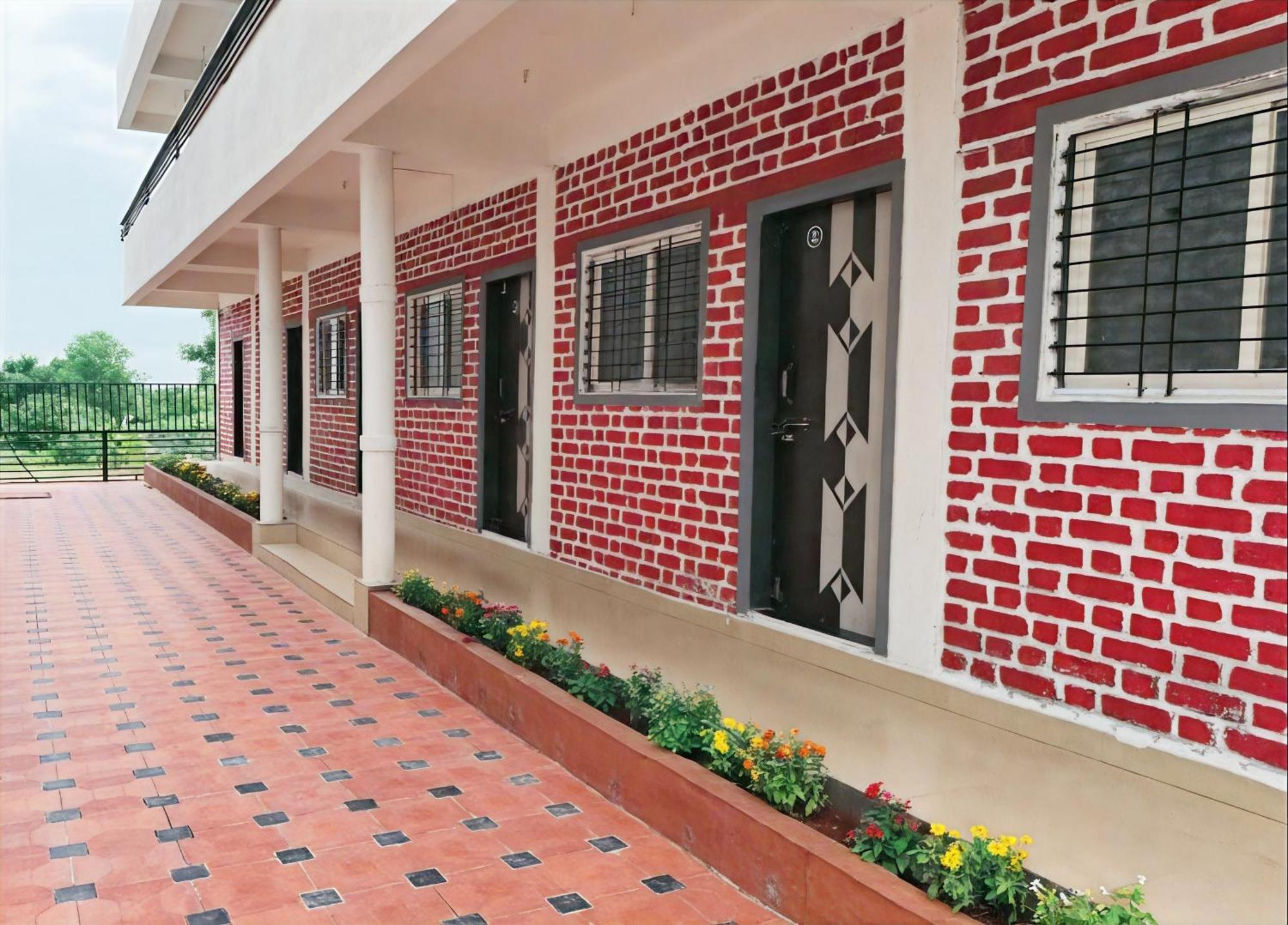 Farm stay Fulgulab Lawns And
