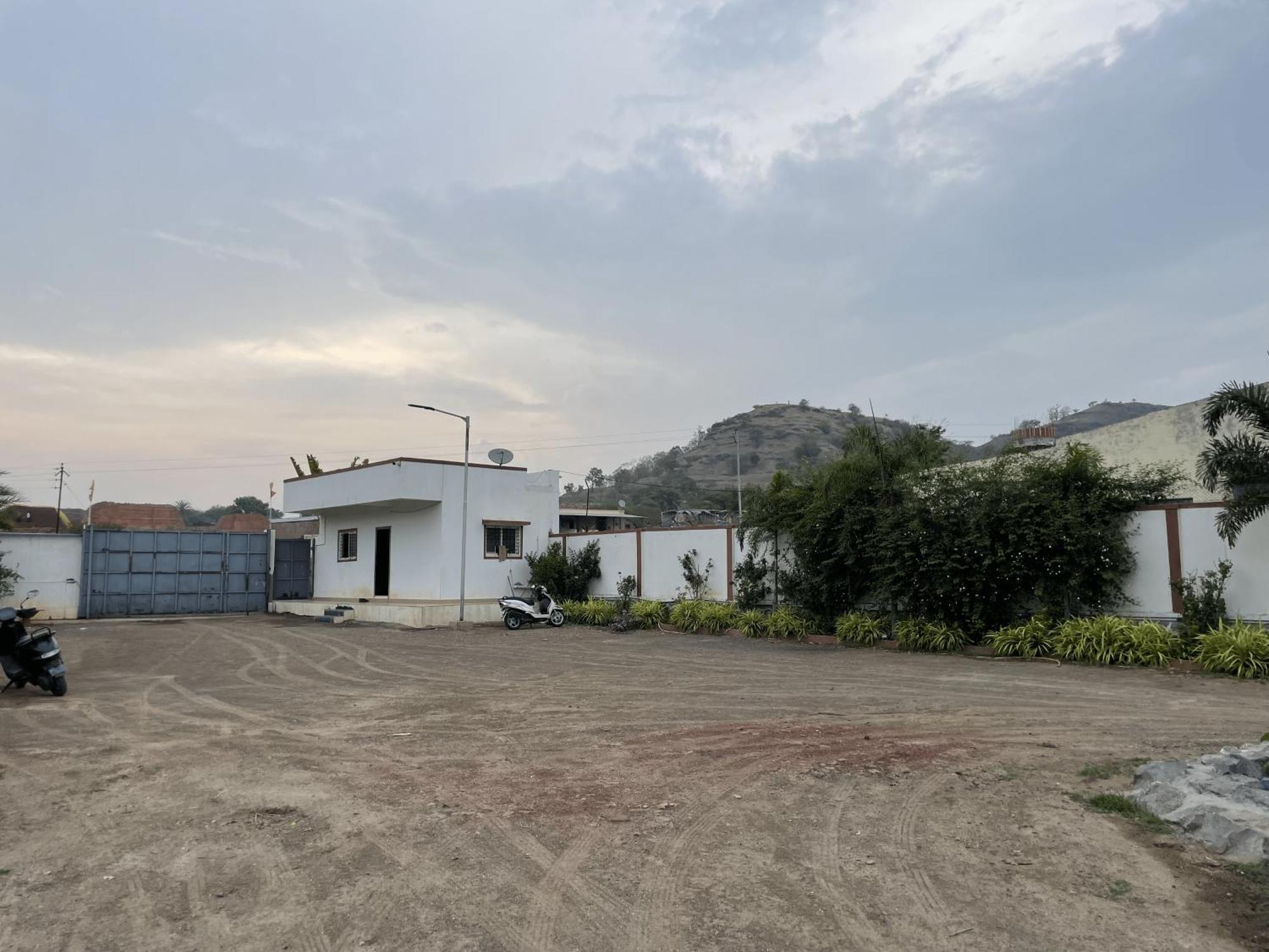 Farm stay Fulgulab Lawns And